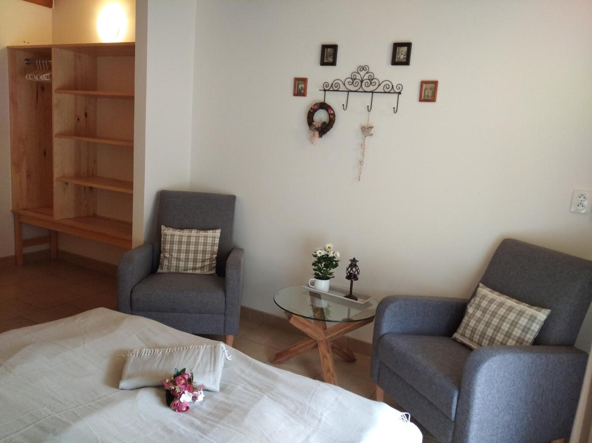 Hotel Statek Bily Dvur - Bely Machov Esterno foto