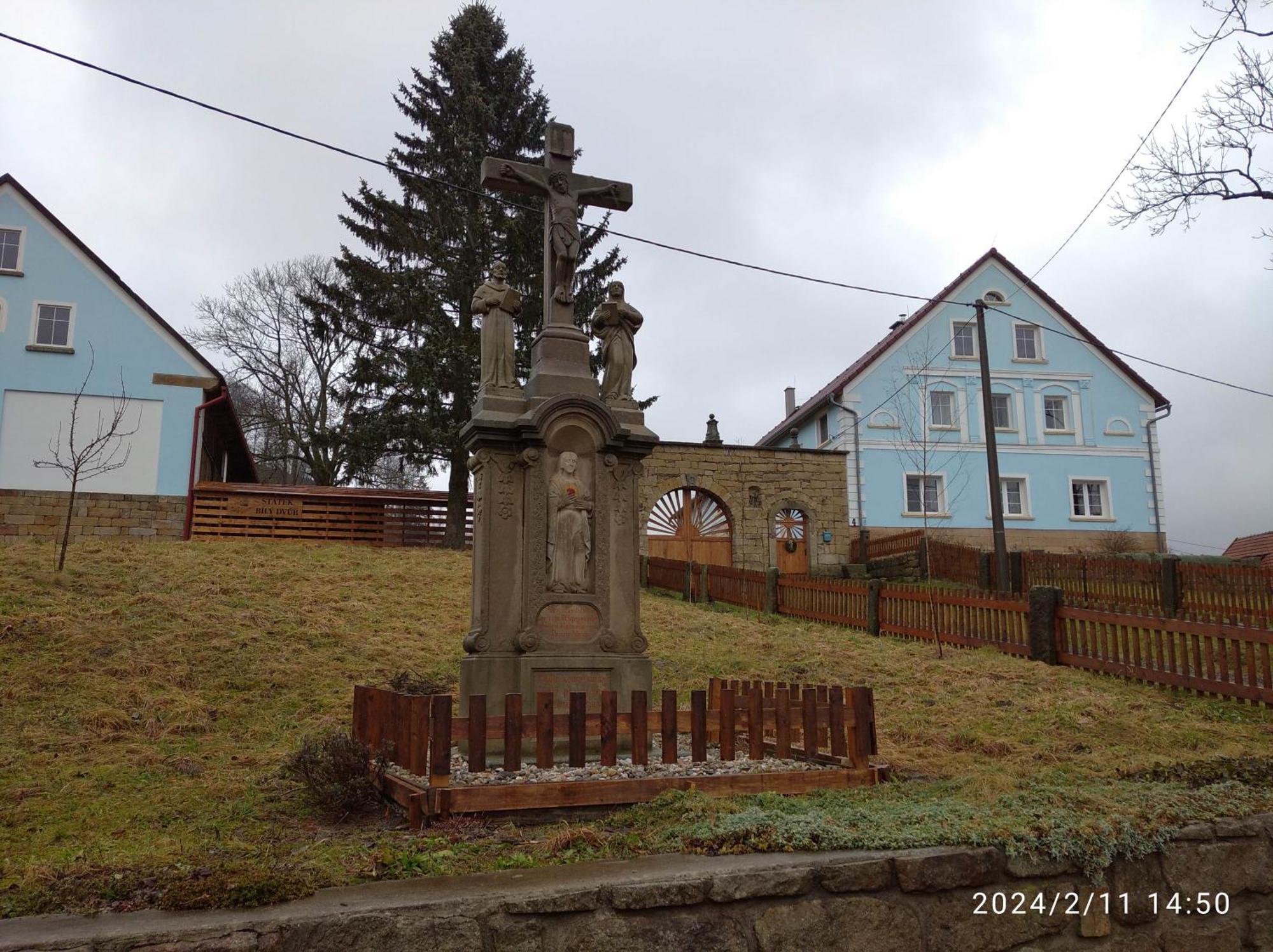 Hotel Statek Bily Dvur - Bely Machov Esterno foto