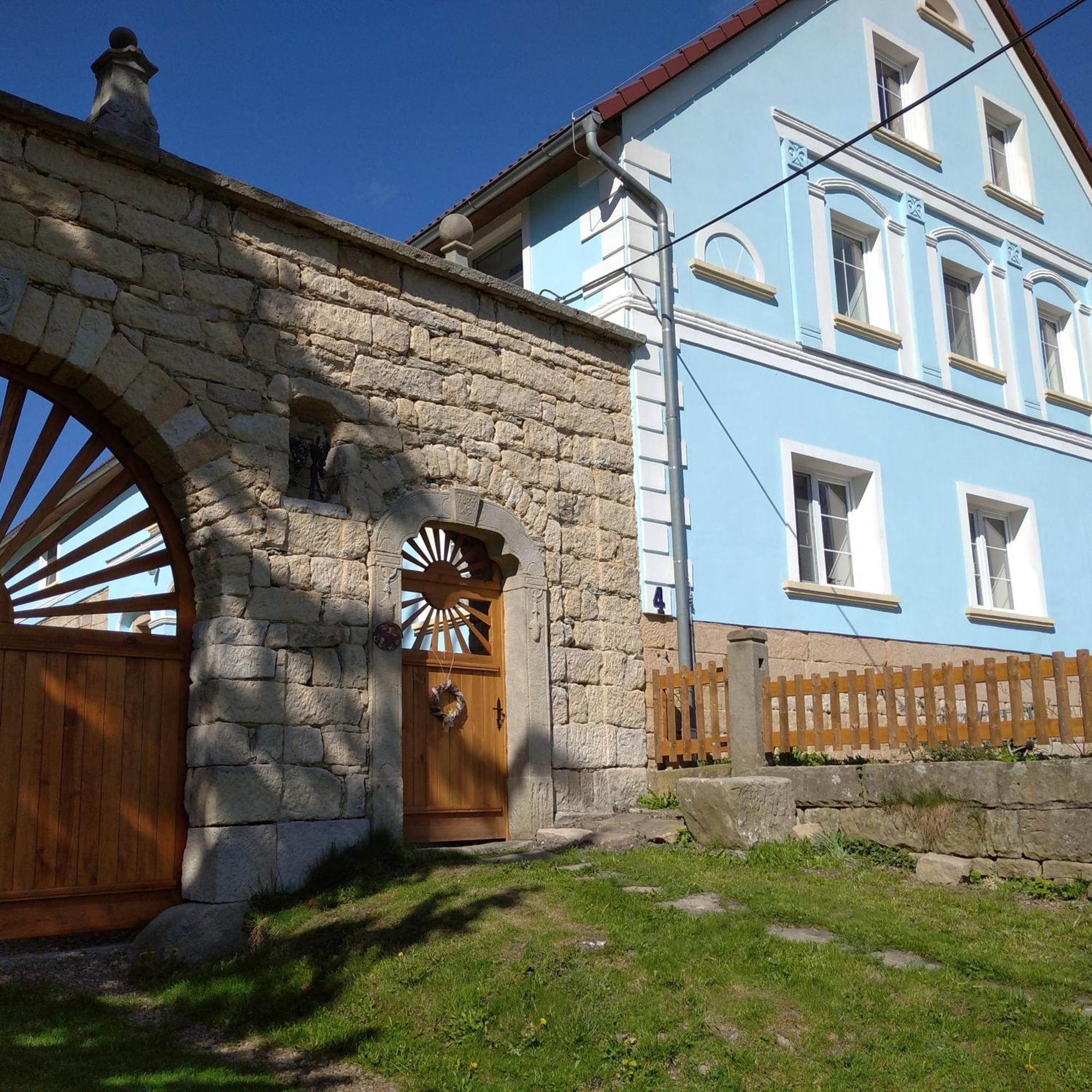 Hotel Statek Bily Dvur - Bely Machov Esterno foto